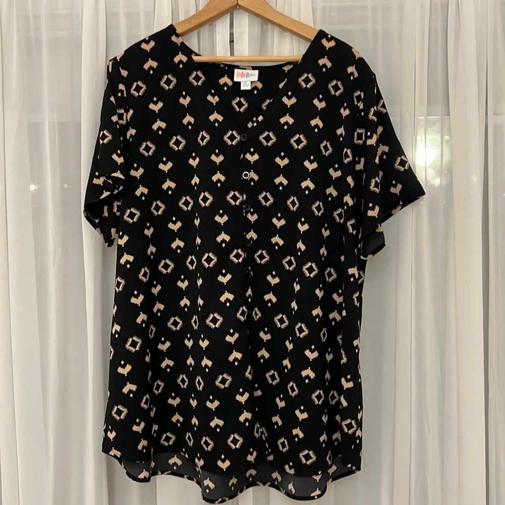 LuLaRoe - Shannan top size XL